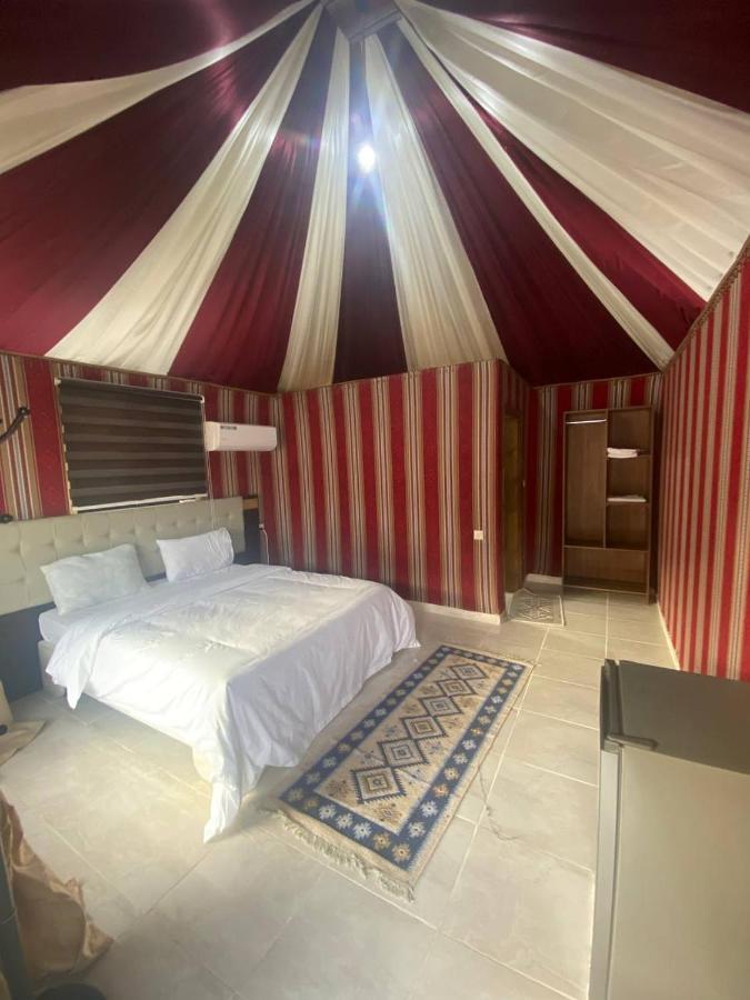 Omar Ali Luxury Camp Hotell Wadi Rum Exteriör bild